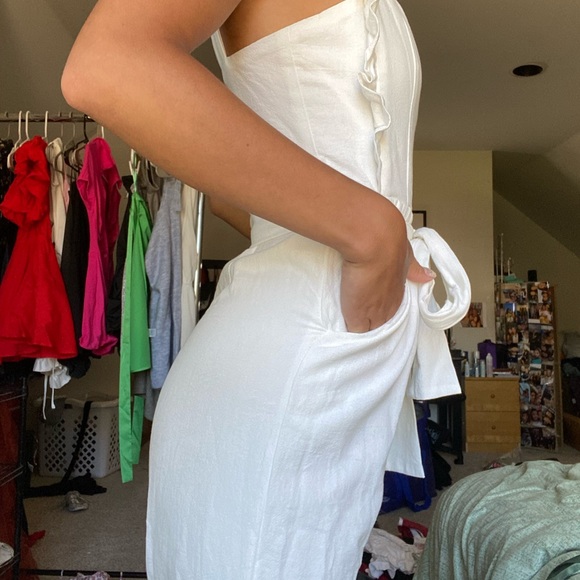 White ruffle jumpsuit - Picture 2 of 4